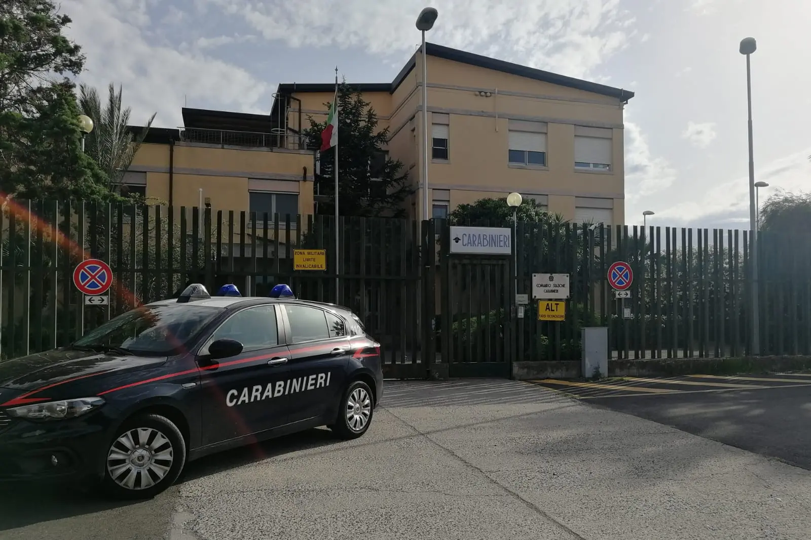 La stazione dei carabinieri di Monserrato (Archivio)