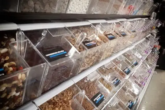 Prodotti sfusi in un supermercato (foto da Google)