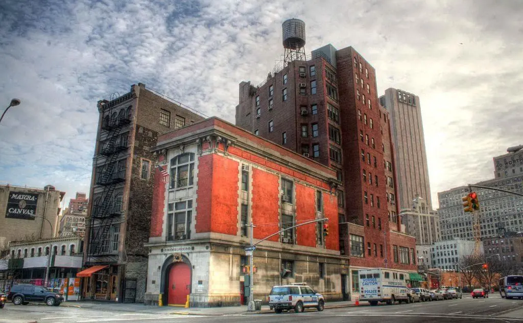La vecchia caserma dei vigili del fuoco di New York usata come sede dagli acchiappafantasmi