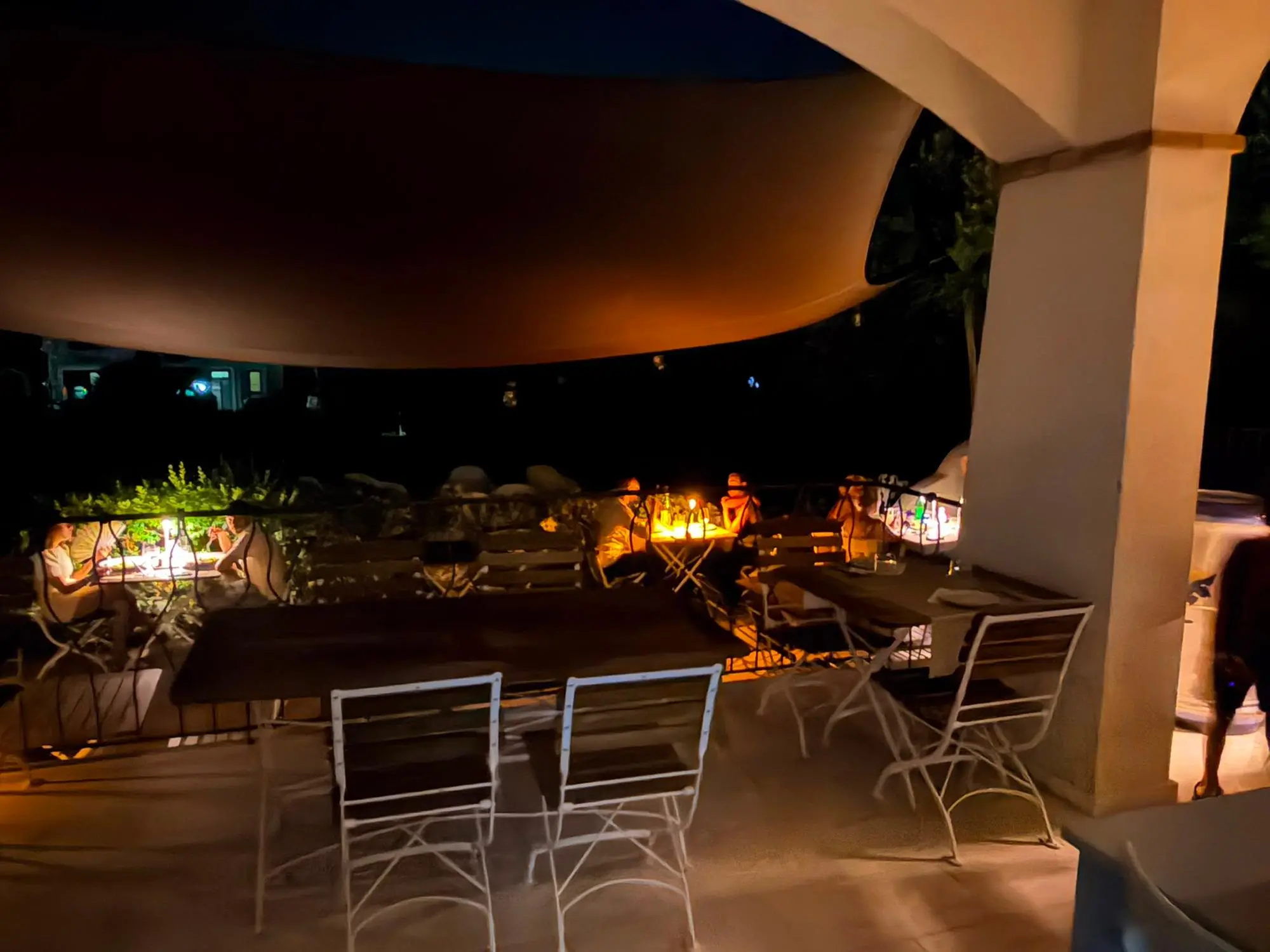 Un locale in Ogliastra rimasto senza luce a causa dell’ennesimo blackout (Foto Ro.Se.)