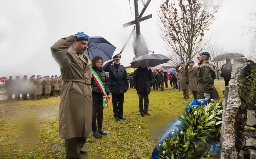 Quattro militari italiani e uno francese vengono uccisi in missione di pace in Jugoslavia