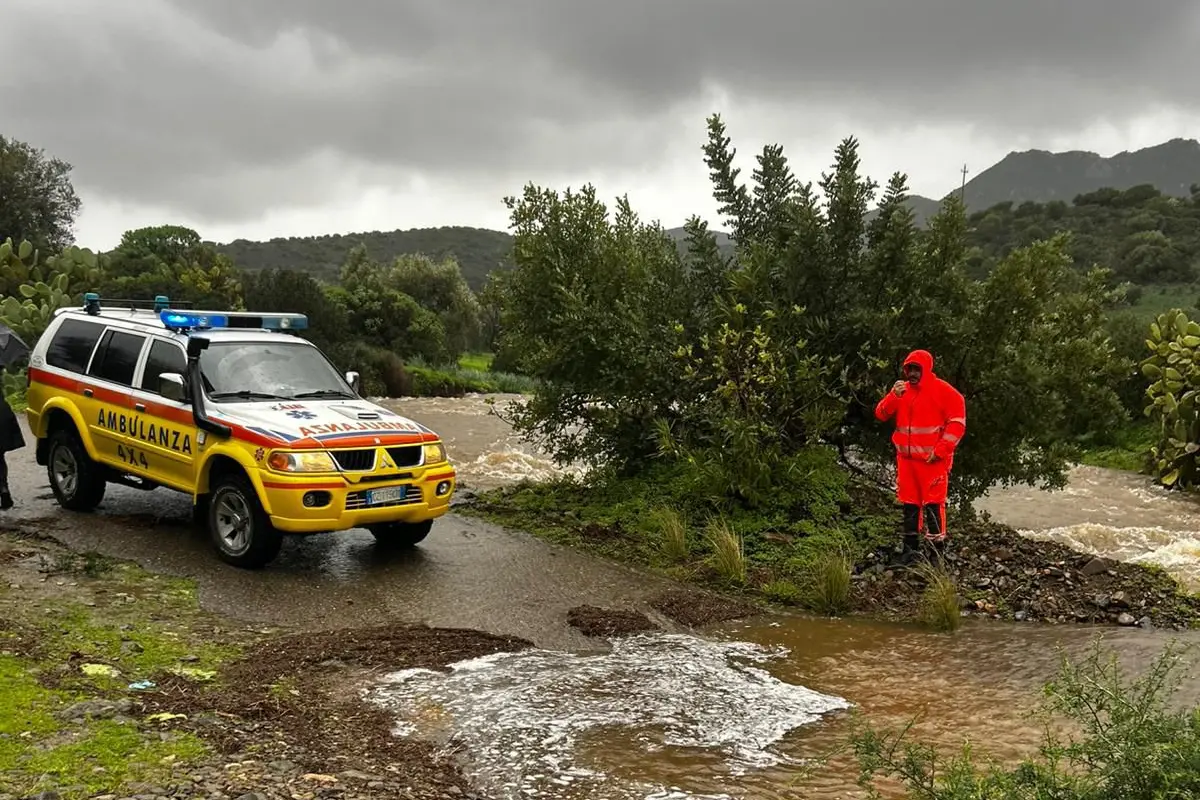 Sinnai, l'ambulanza 4x4 in azione (L'Unione Sarda)