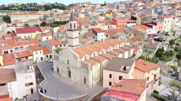 https://immagini.unionesarda.it/version/c:MjRmZTZjNzgtOGI0Ny00:MTk5NzM3OGItNDU3NC00/image.webp?f=16:9