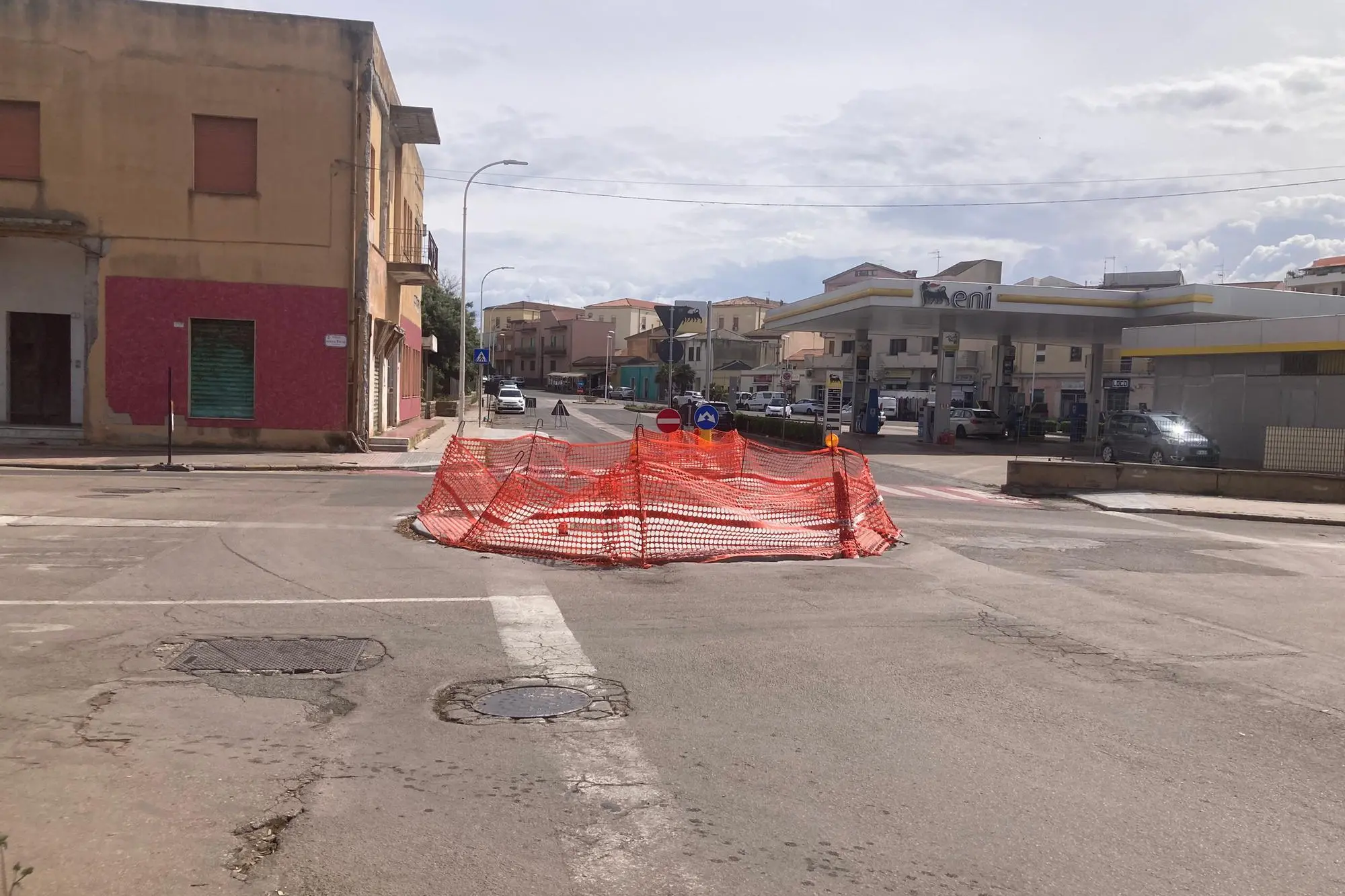 La rotatoria in via Sacchi