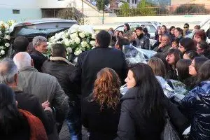 Lacrime e folla per l'ultimo addio a Federica (Angelo Cucca)