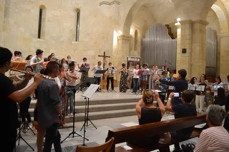 Un evento nella basilica di Porto Torres (Foto M.Pala)