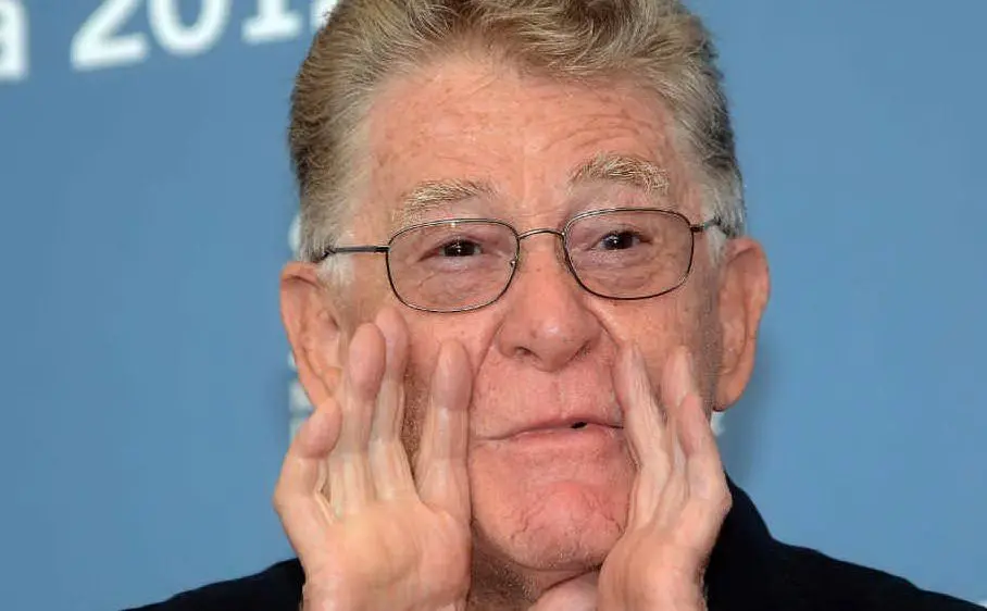 Olmi si è formato a Milano frequentando prestigiosi corsi di recitazione