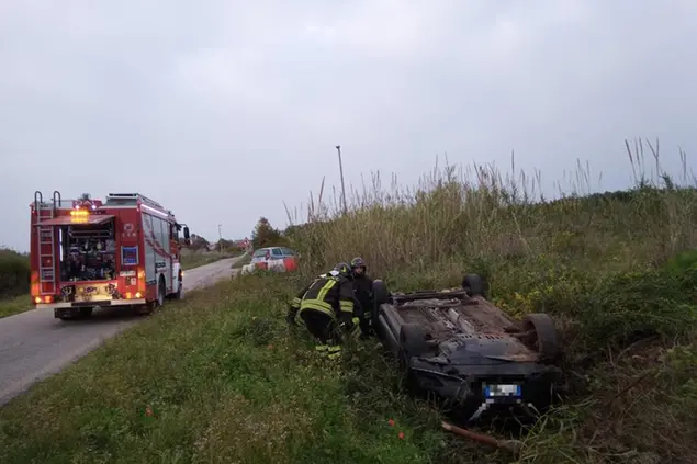 L'intervento dei vigili del fuoco nel luogo dell'incidente\u00A0(foto L'Unione Sarda - Andrea Scano)