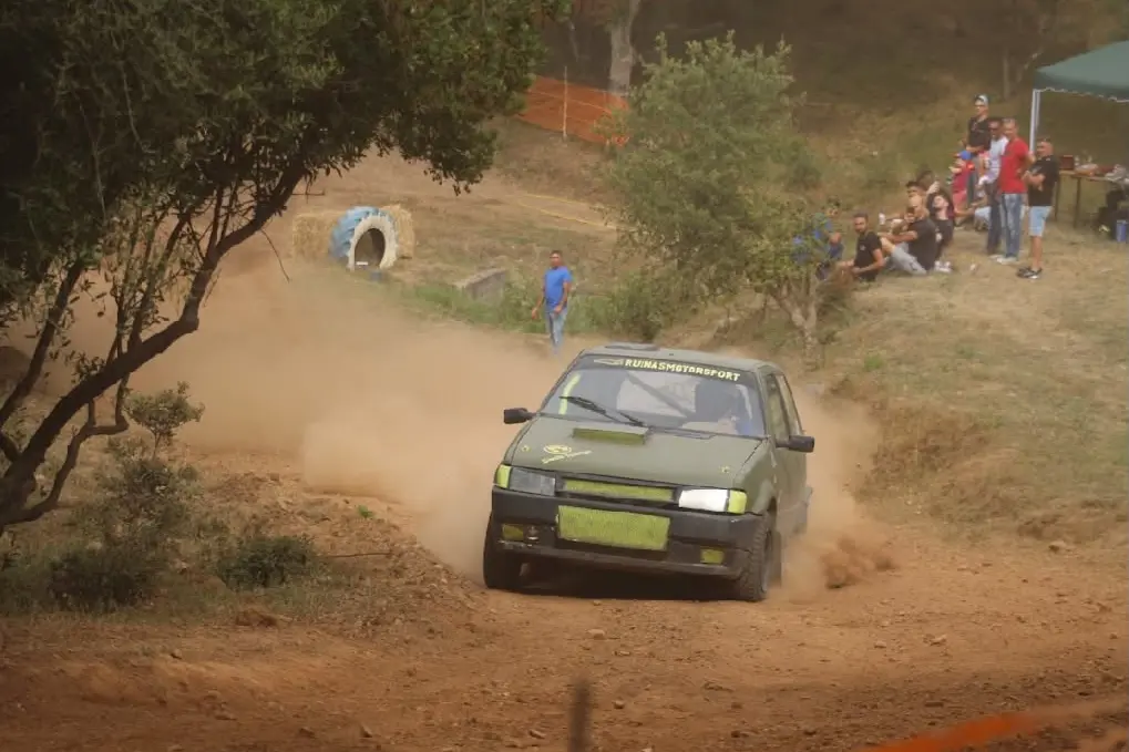 Un'auto impegnata in una delle precedenti edizioni della Super Gimkana (foto concessa)