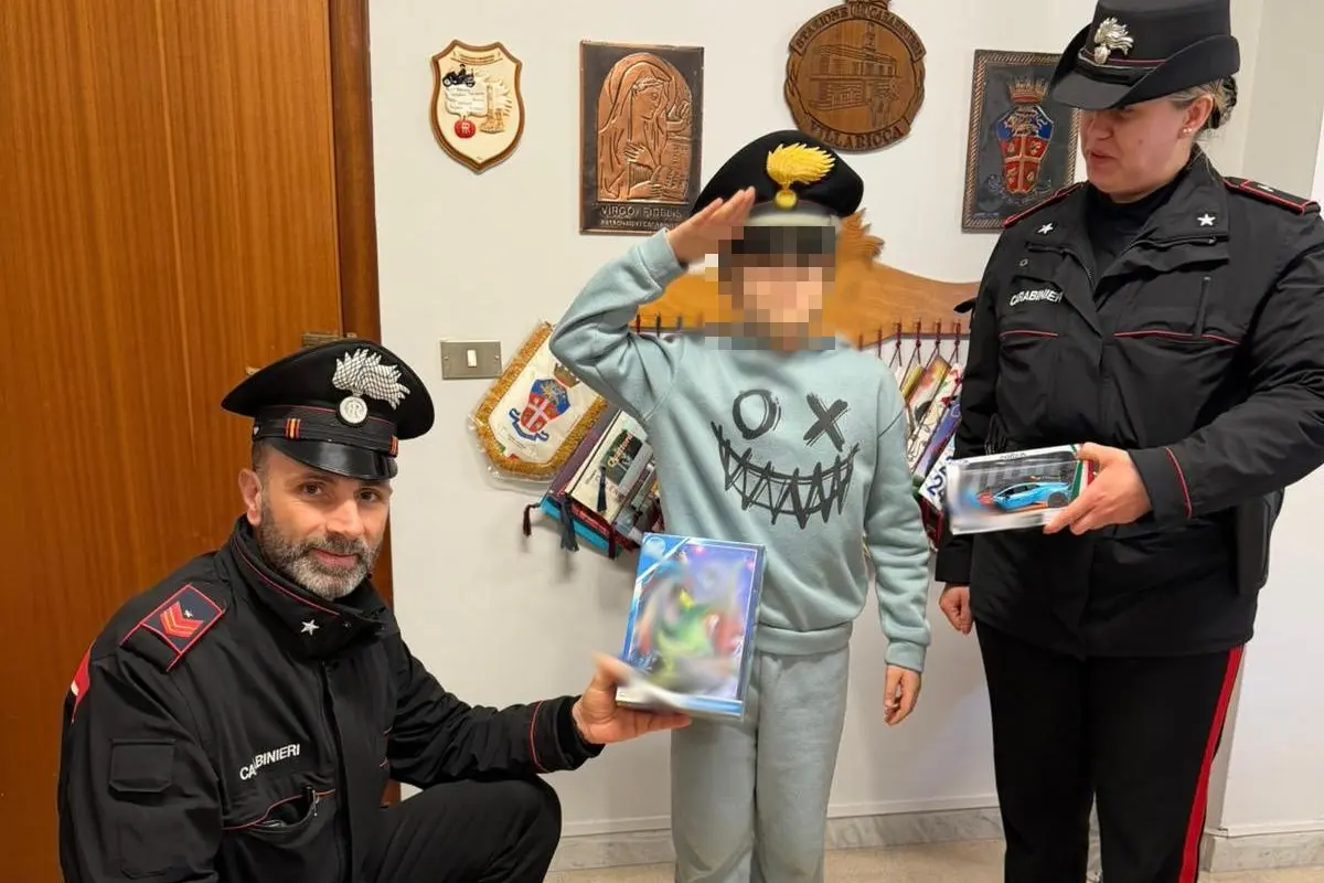 I militari con il piccolo (foto carabinieri)