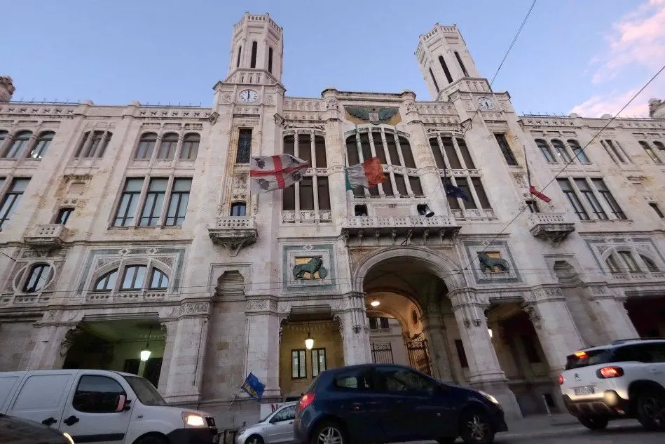 Il municipio di Cagliari (Archivio L'Unione Sarda)