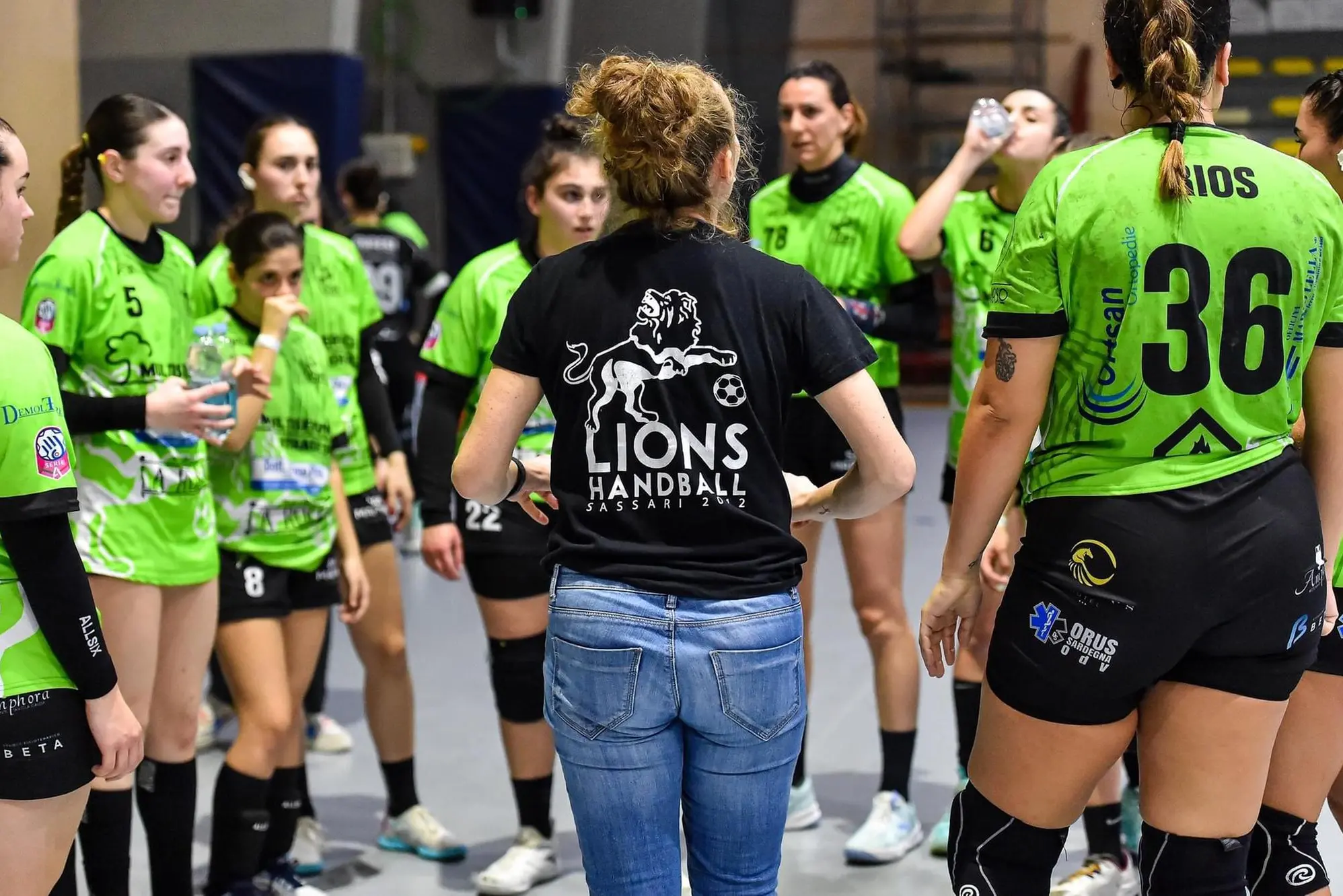 Un timeout della Lions Sassari (foto Claudio Atzori)
