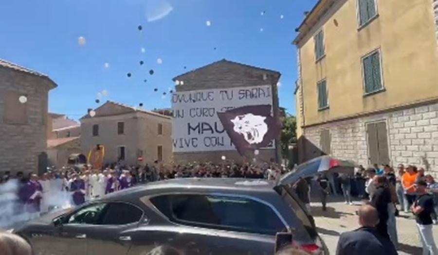 Morto a 22 anni in ospedale, folla per l’addio a Mauro Zoncheddu