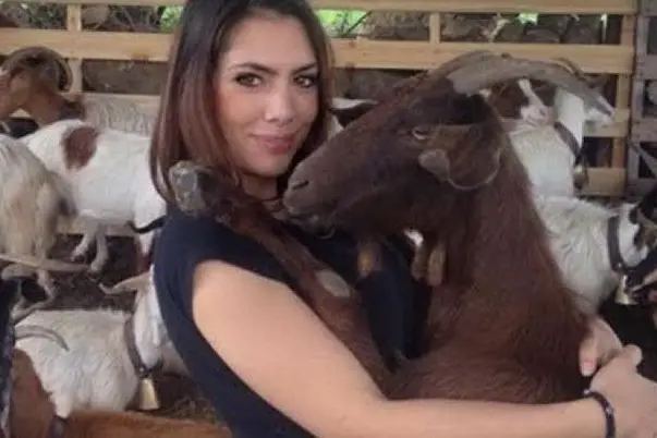 Elisa con una delle sue capre