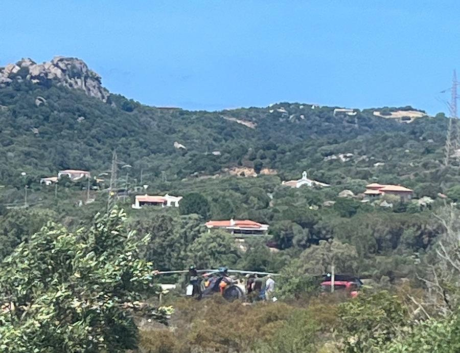 Elicotteri tra le case in Costa Smeralda, aperta un’inchiesta