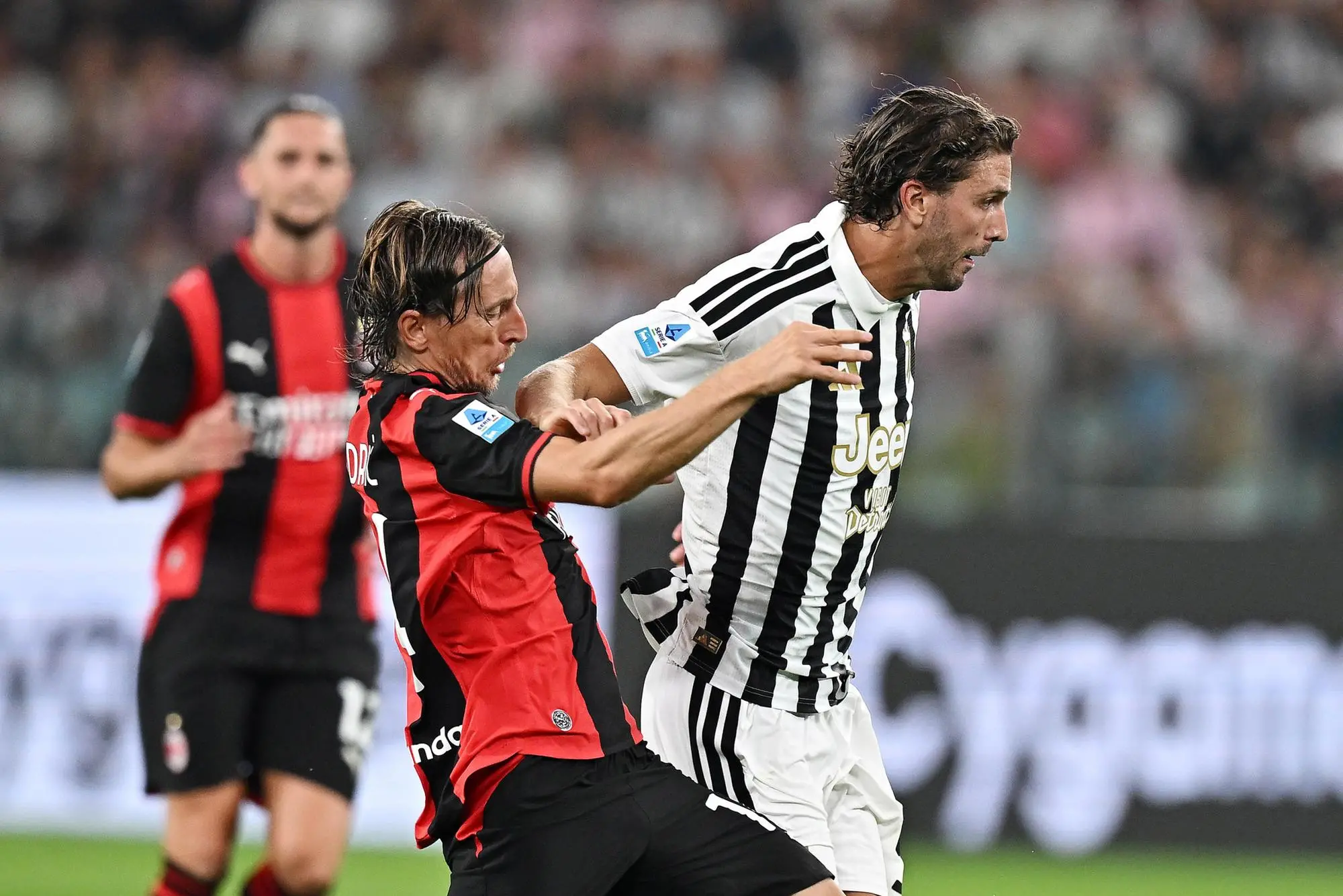 Locatelli durante la sfida contro il Milan (foto Ansa - Di Marco)