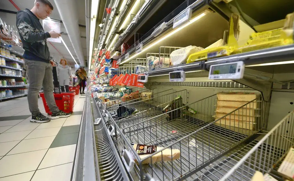 In molti supermercati le scorte di Amuchina sono terminate