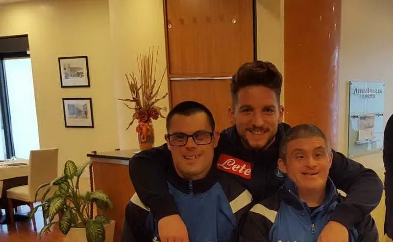 Cagliari, i ragazzi della Polisportiva Olimpia incontrano i giocatori del Napoli