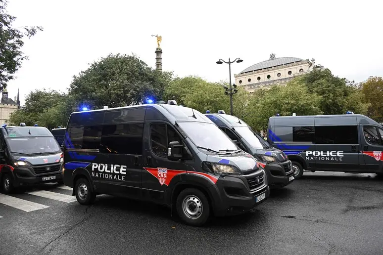 Polizia francese (foto Ansa)