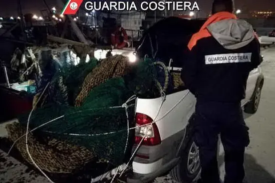 Il pescato sequestrato (Foto Guardia Costiera)