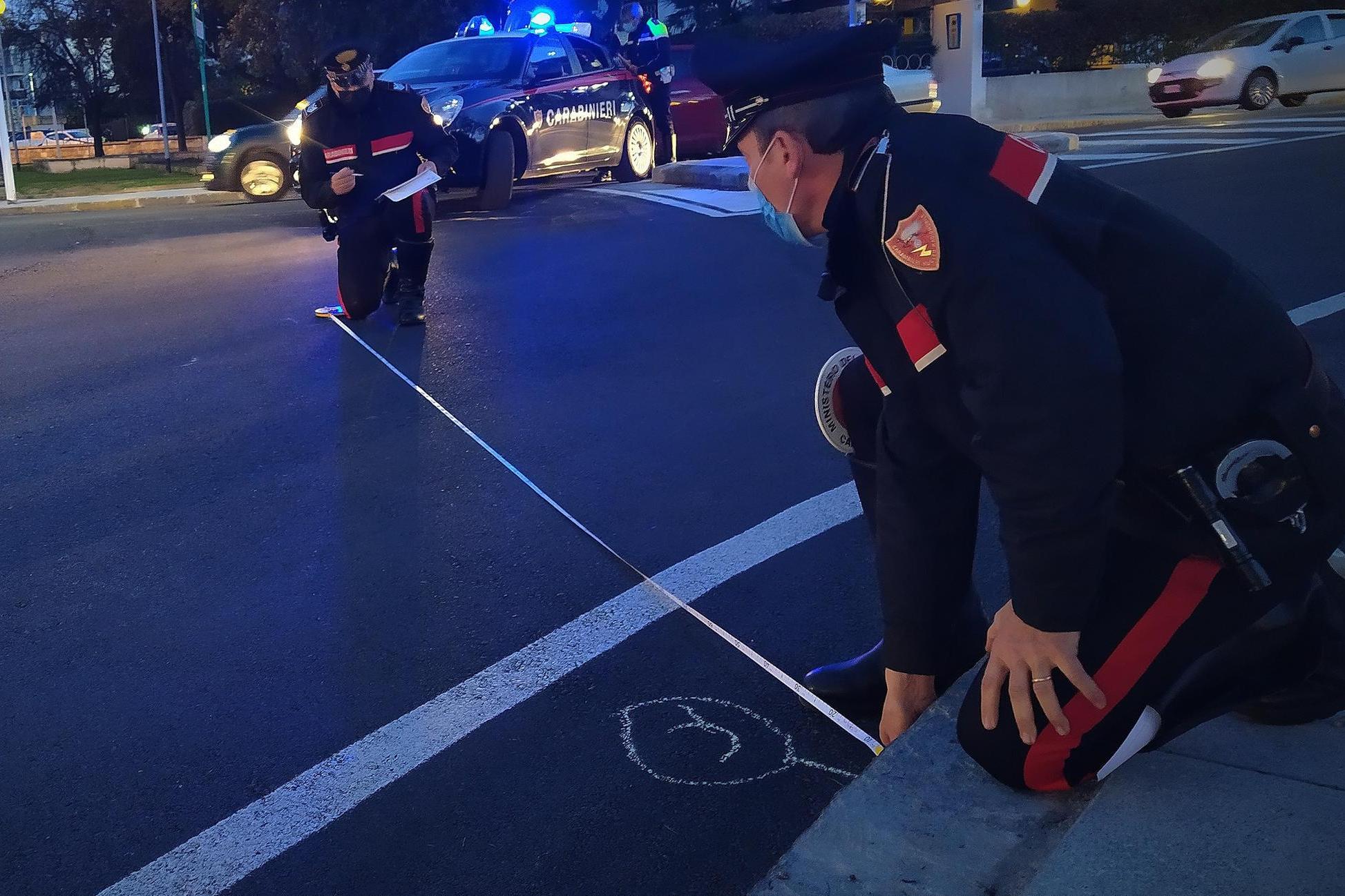 Rilievi per un incidente (foto carabinieri)