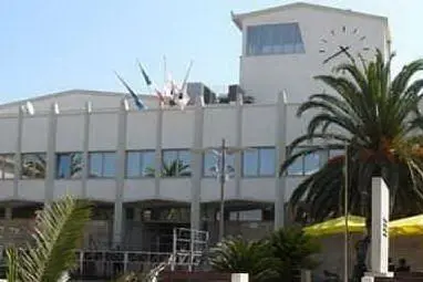 Il palazzo comunale di Porto Torres