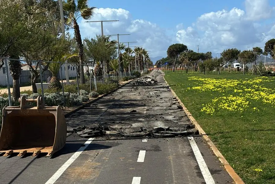 Quartu, le piste ciclabili al Poetto