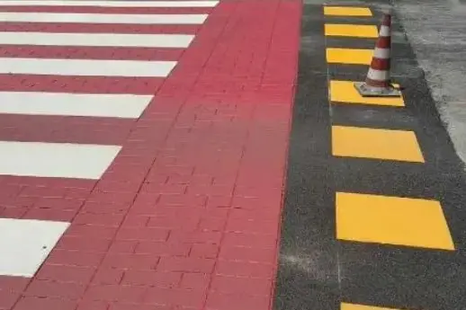Attraversamento pedonale rialzato