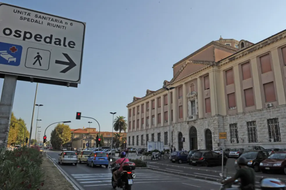 L'ospedale di Livorno (Ansa)