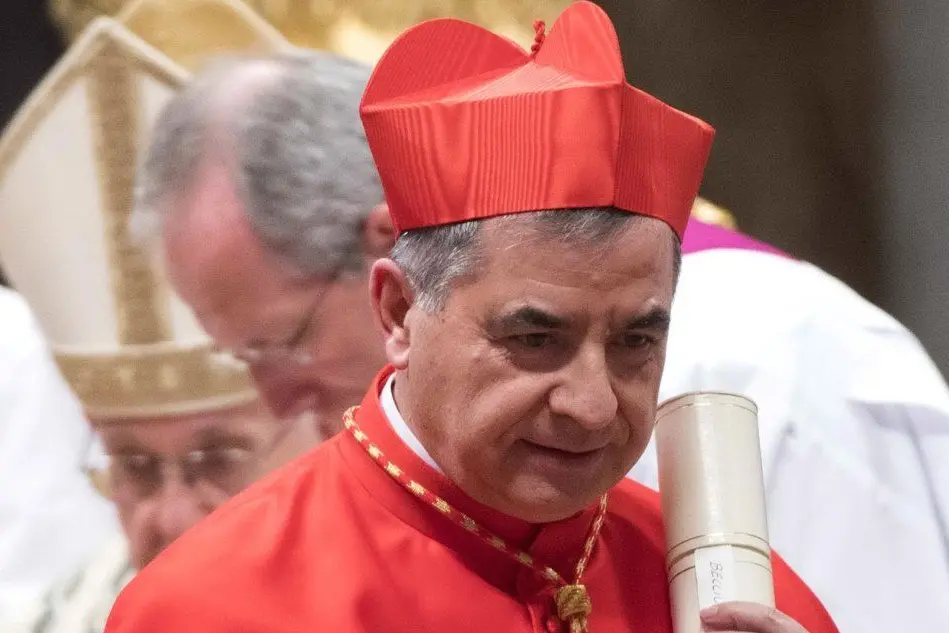 Il cardinale Angelo Becciu (foto Ansa)