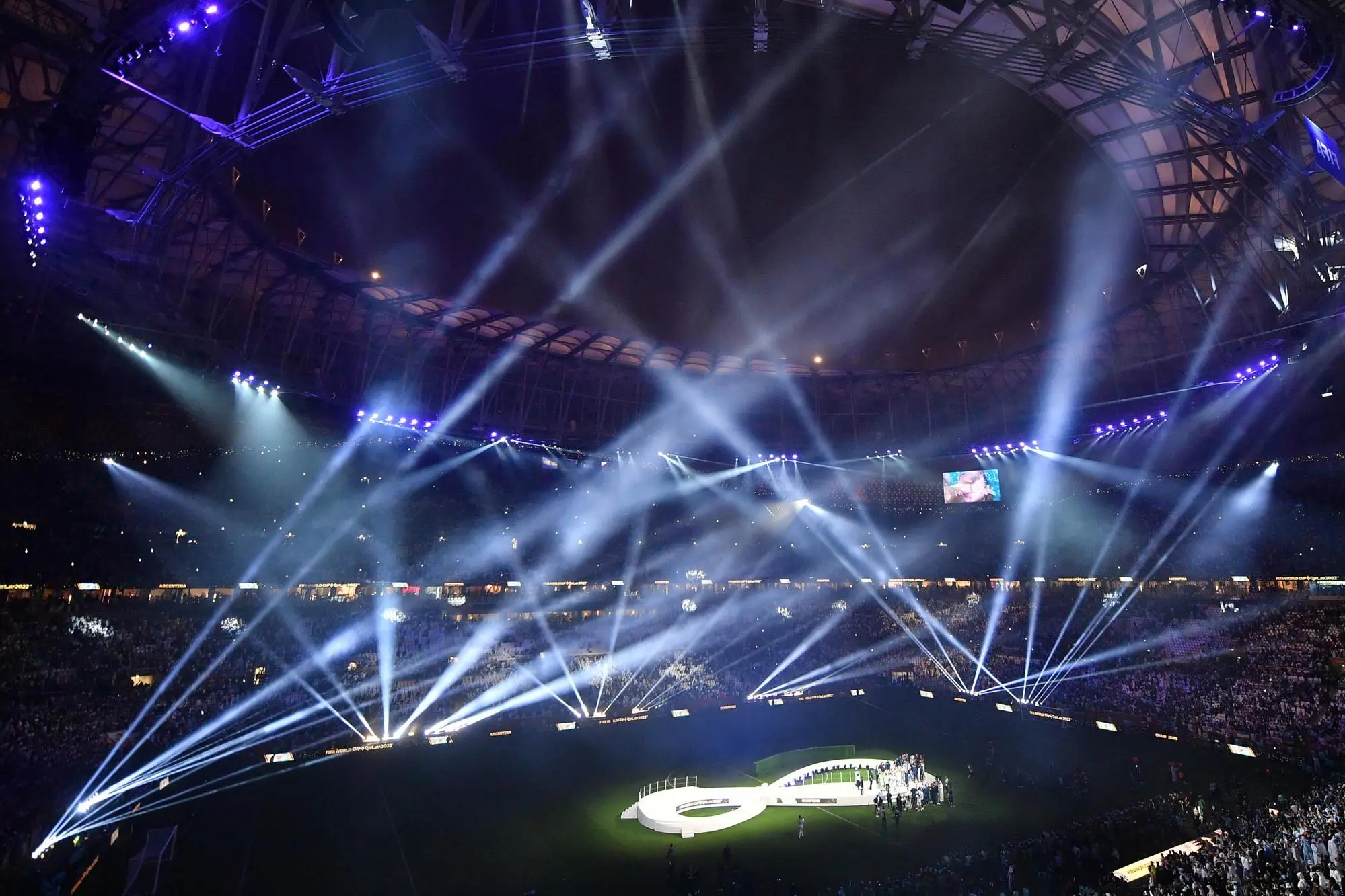 La cerimonia di chiusura di Qatar 2022 allo stadio Lusail (Ansa)