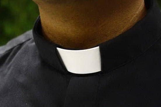 Cile, accusato di aver violentato sette minori: sacerdote arrestato