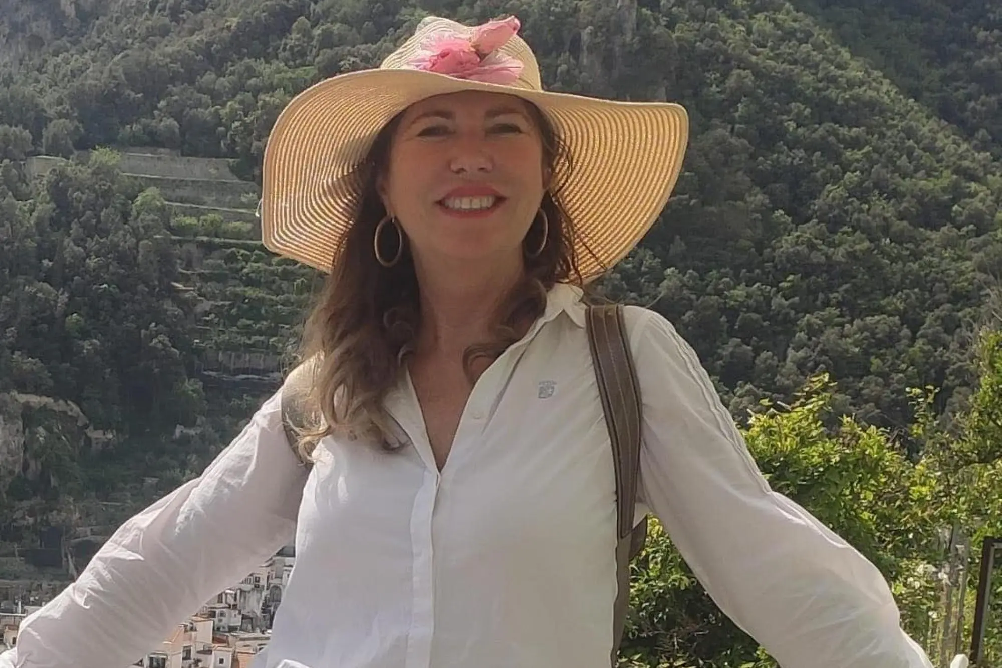 Un post tratto dal profilo Facebook di Cinzia Dal Pino: Punito con la morte dalla stessa donna a cui domenica sera aveva rapinato la borsa sotto minaccia di coltello sul lungomare di Viareggio. +++ATTENZIONE LA FOTO NON PUO' ESSERE PUBBLICATA O RIPRODOTTA SENZA L'AUTORIZZAZIONE DELLA FONTE DI ORIGINE CUI SI RINVIA+++ NPK
