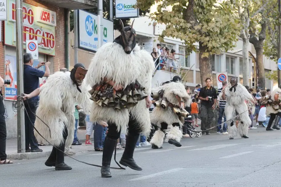 La sfilata delle maschere tradizionali del Carnevale a Nuoro - foto d'archivio