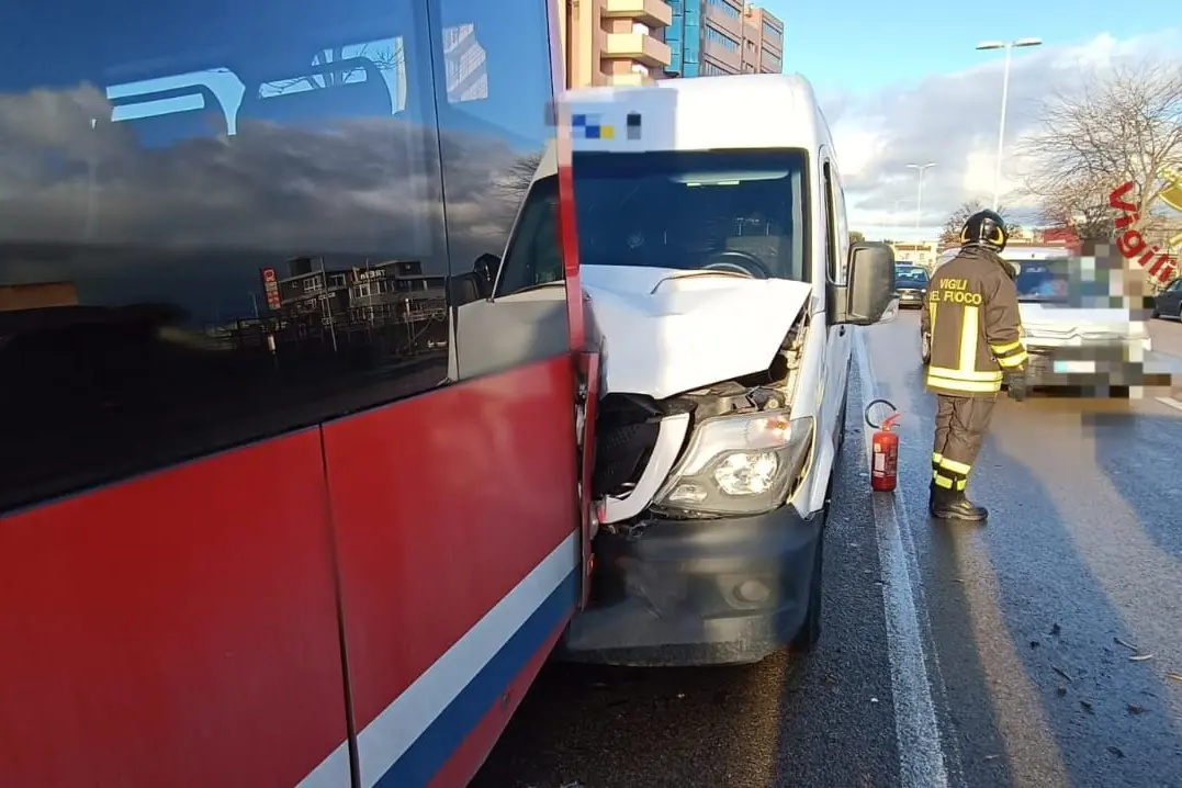 L'incidente a Sassari (foto Vigili del fuoco)