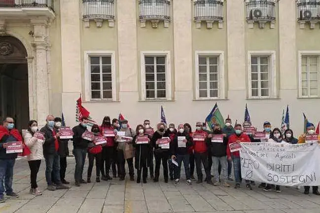 La manifestazione a Cagliari (Ansa)