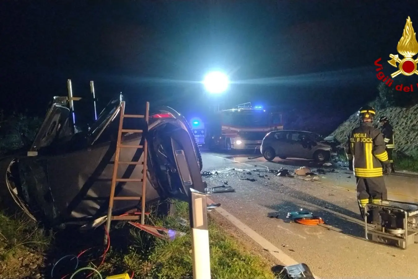 L'incidente sula sp 15 (foto vigili del fuoco)