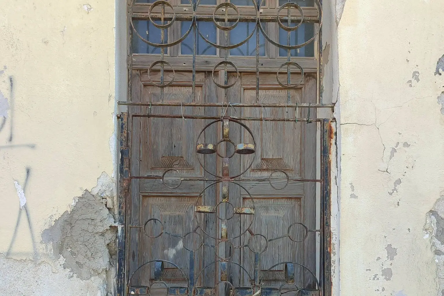 Il cancelletto rimesso al suo posto (foto Daga)