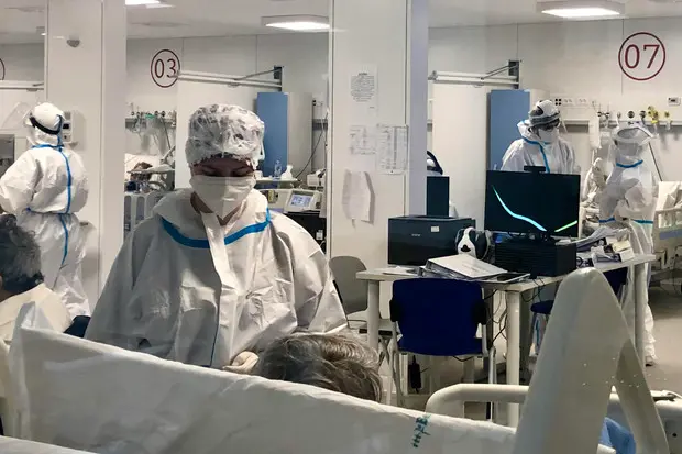 Covid, balzo dell'incidenza in Italia (foto Ansa)