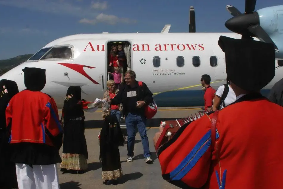 Il primo aereo atterrato a Tortolì nel 2009