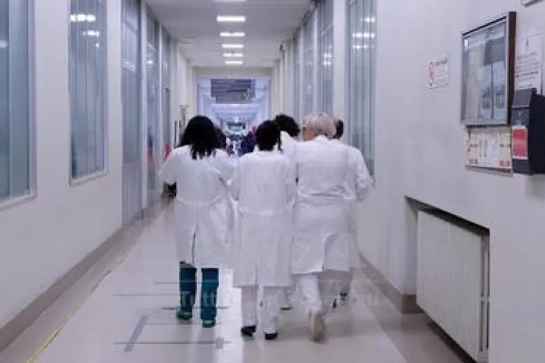 Medici (foto Ansa)