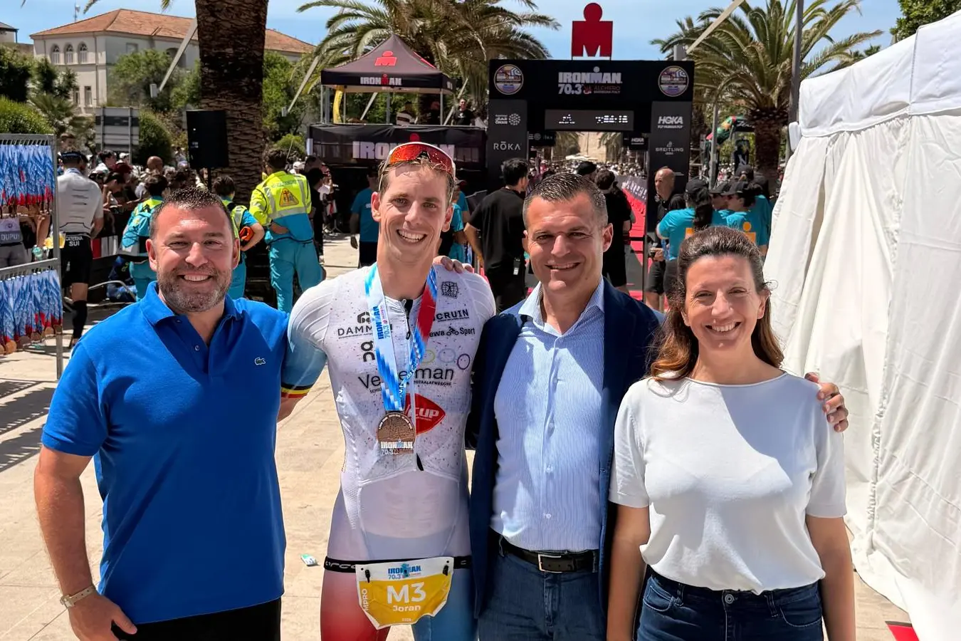 Il vicesindaco di Sassari Pierluigi Salis, il vincitore Joran Driesen, il sindaco di Alghero Raimondo Cacciotto e l'assessora Ornella Piras (foto concessa)