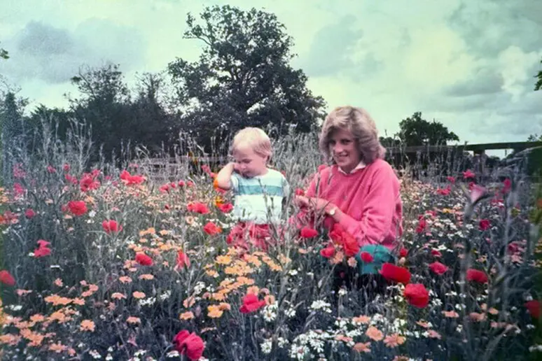 William condivide una foto inedita di Diana Instagram / princeandprincessofwales