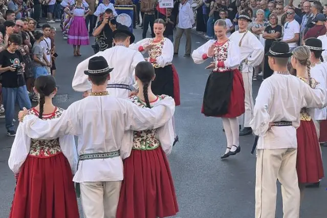 La sfilata di Ittiri Folk Festa (foto concessa)