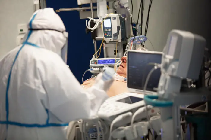 Two health workers work in the ICU of Sant'Orsola Hospital on the eve of the red zone closure in Bologna, Italy, 03 March 2021. Establishment of the red zone for Bologna and its province and Modena and its province, which will be in force until 21 March and which will also include the closure of all schools, including infant-toddler centers and nursery schools; however, the latter will close from Monday. Dark orange, with closure of all schools, in Reggio Emilia, Ravenna, Rimini and the district of Cesena from elementary school upwards. Forlì, despite having been spared for the moment from the 'dark orange' restrictions affecting Romagna, has decided to suspend teaching in the presence of high schools, except for the wings (which continue in attendance at 50%) ANSA / Max Cavallari