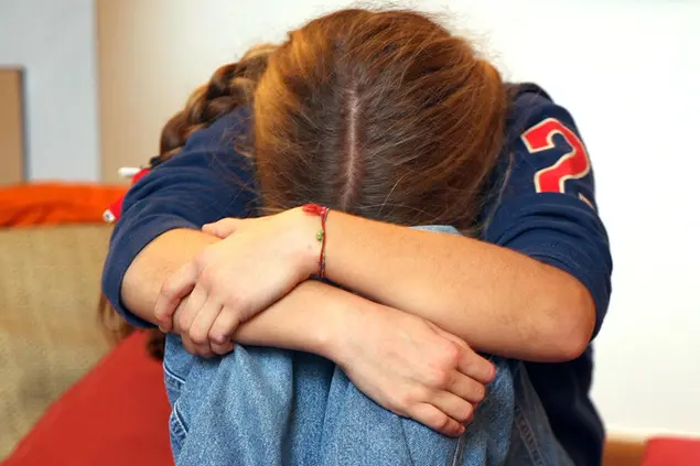 Una immagine simbolica della violenza sui minori