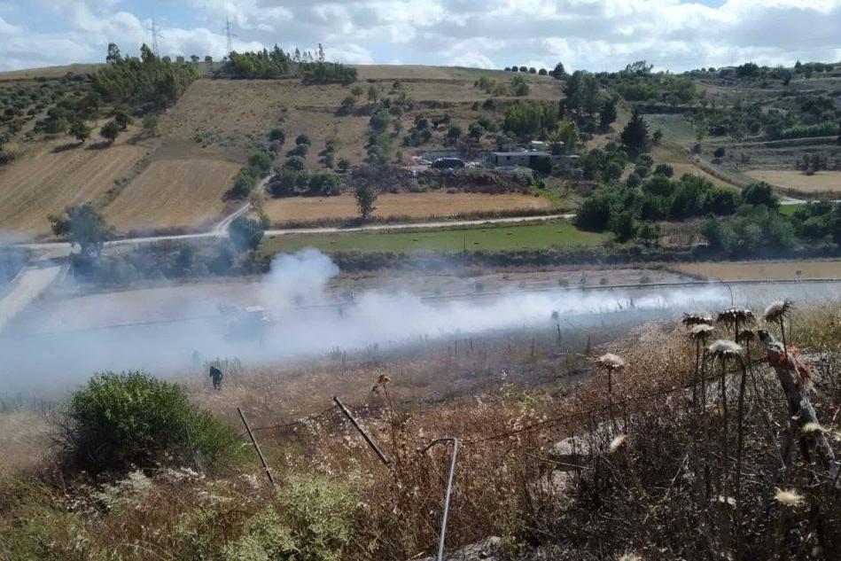 Giornata di incendi a Villamar. Quattro roghi, ettari di grano in fumo