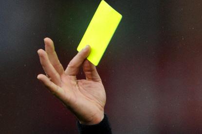 Picchia l'arbitro perché dà un cartellino giallo al figlio (immagine simbolo Ansa)