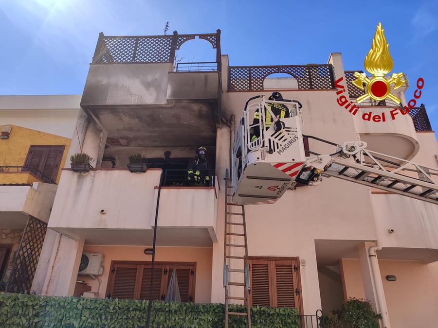 Sassari, fiamme in un appartamento: in salvo il cane dei proprietari