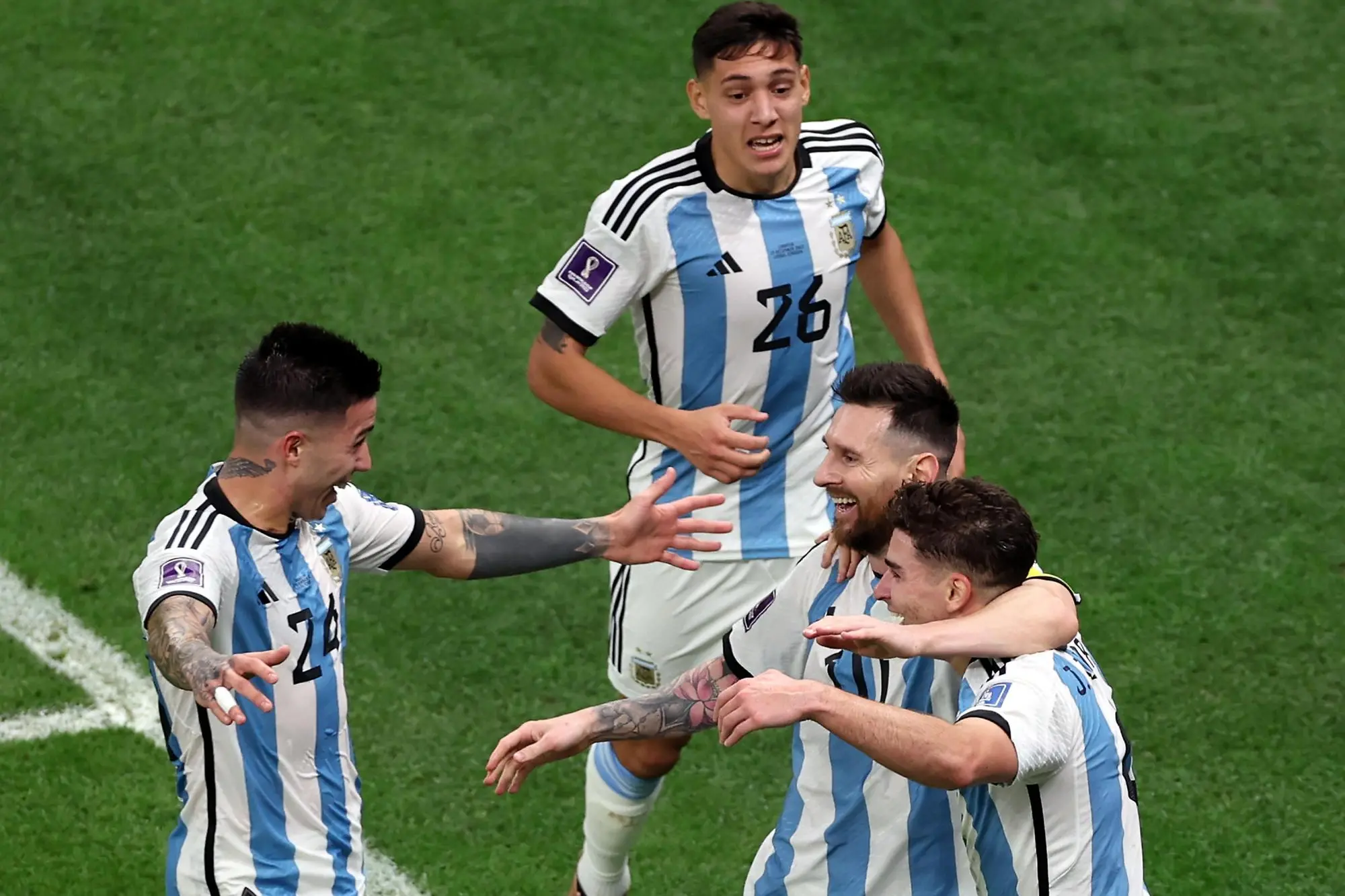 Gioia argentina dopo il 2-0 di Alvarez (Ansa)